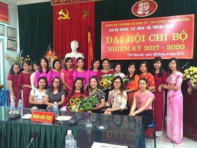 Đại hội chi bộ khoa Cơ bản và Ngoại ngữ